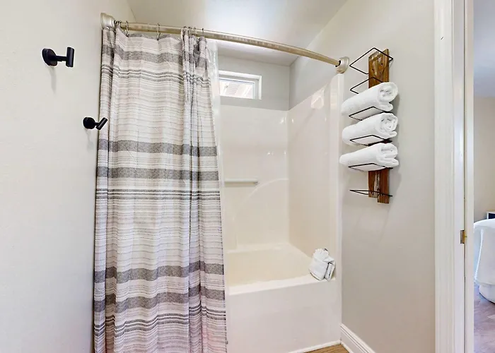 Holiday home Dog-friendly With Private Pool Hot Tub & Pickleball Basketball Court *